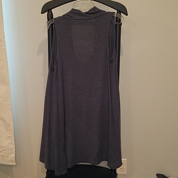 Olivia Sky Cozy Convertible Sleeveless Cardigan - Picture 3 of 6